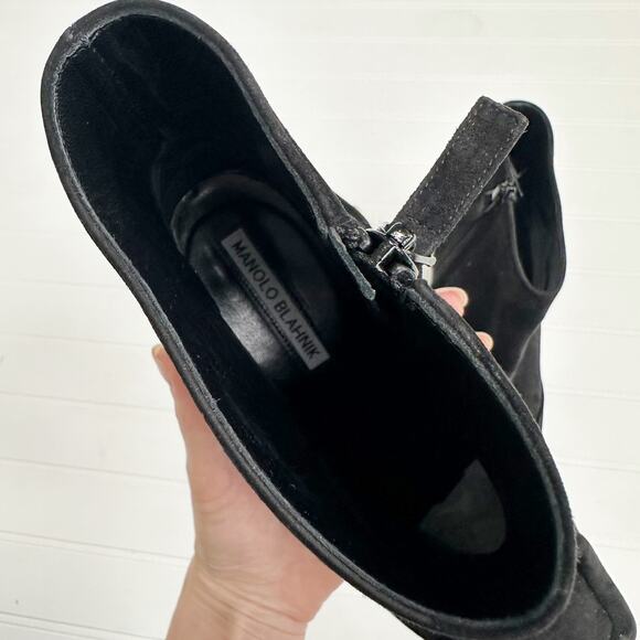 Manolo Blahnik Baylow Black Suede Ankle Boots Maysale Buckle Heel 38.5 - Picture 7 of 16